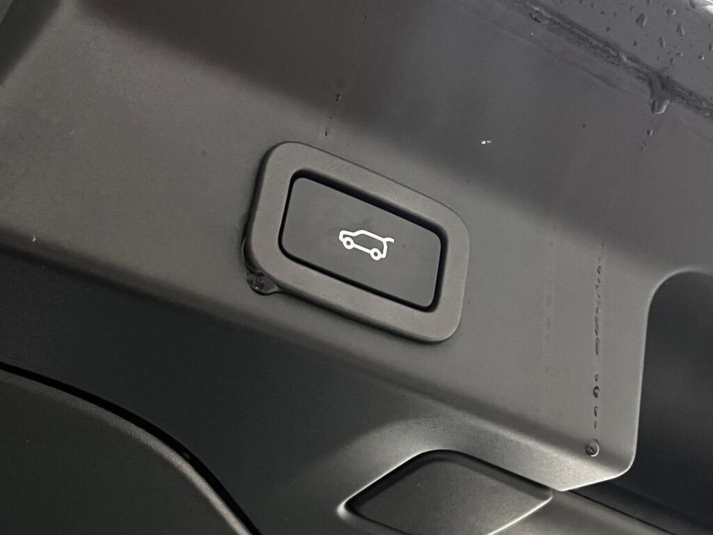 Jaguar F-PACE 2016 Harmaa