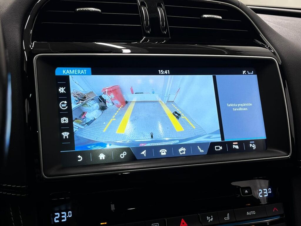 Jaguar F-PACE 2016 Harmaa