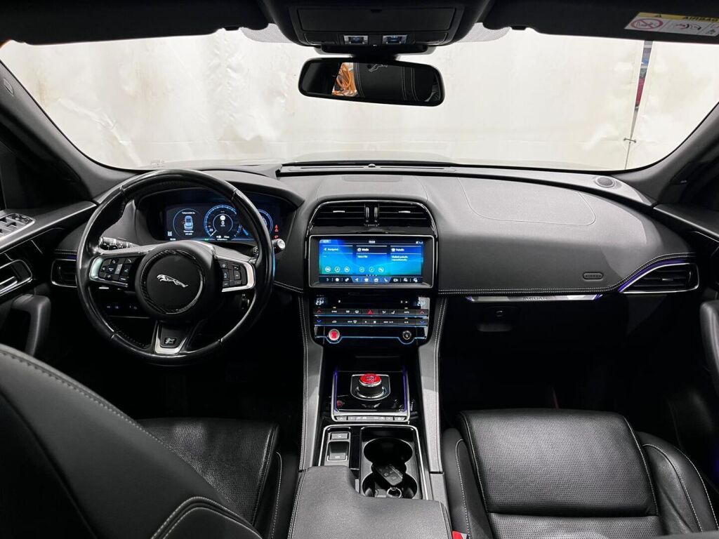 Jaguar F-PACE 2016 Harmaa