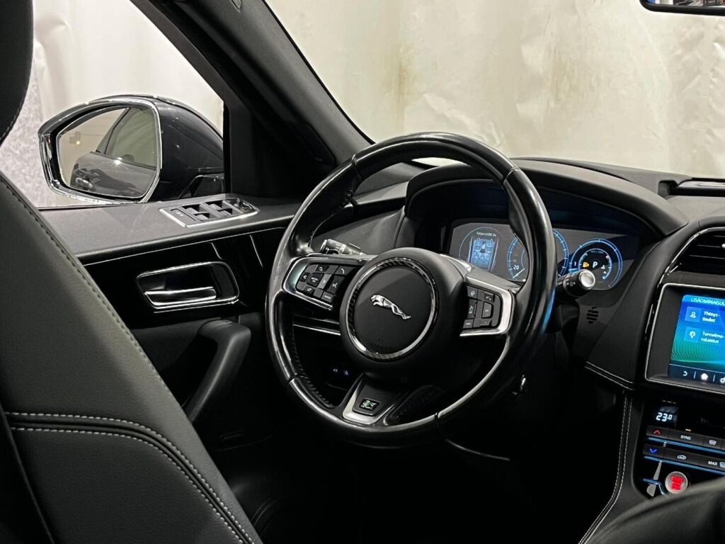 Jaguar F-PACE 2016 Harmaa