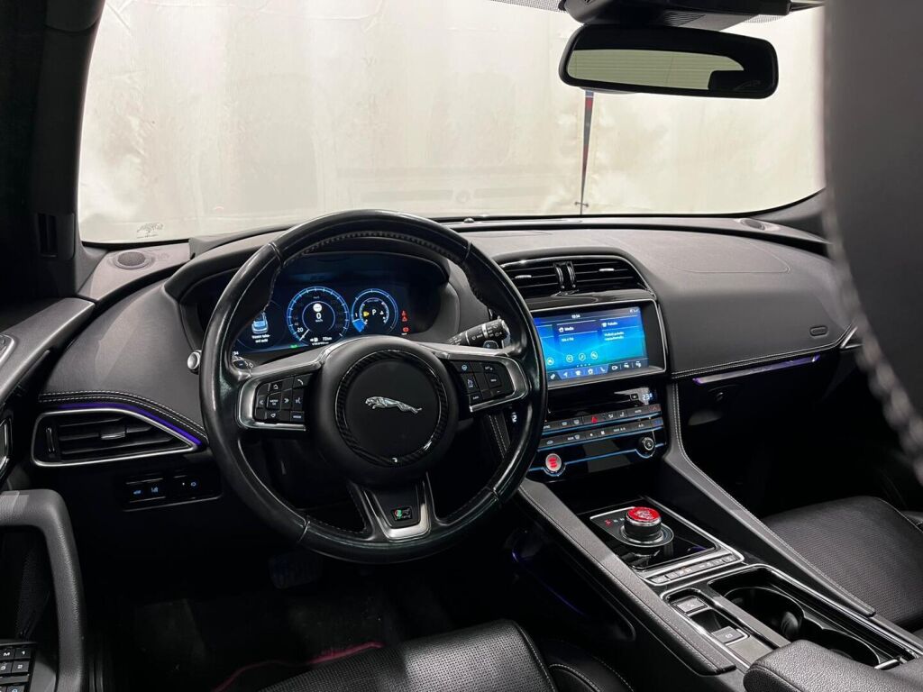 Jaguar F-PACE 2016 Harmaa