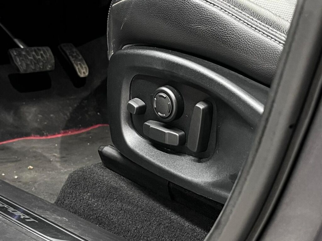 Jaguar F-PACE 2016 Harmaa