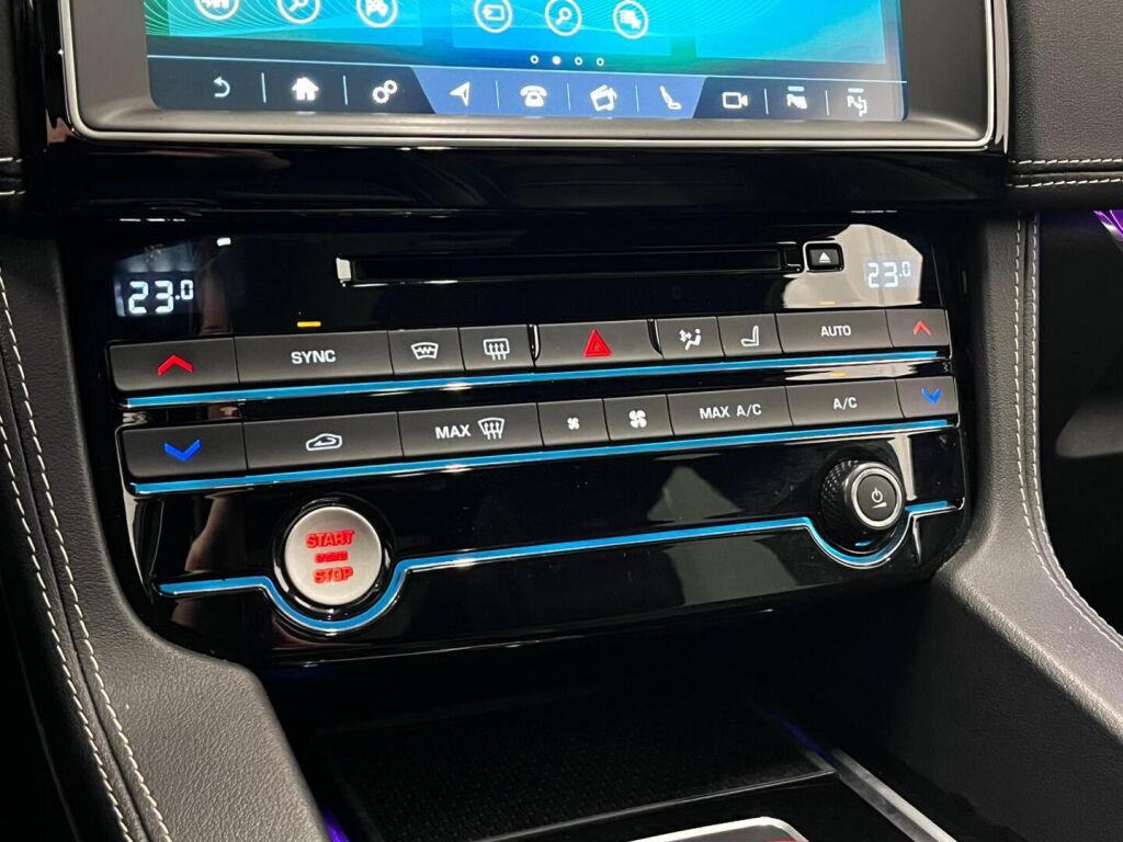 Jaguar F-PACE 2016 Harmaa