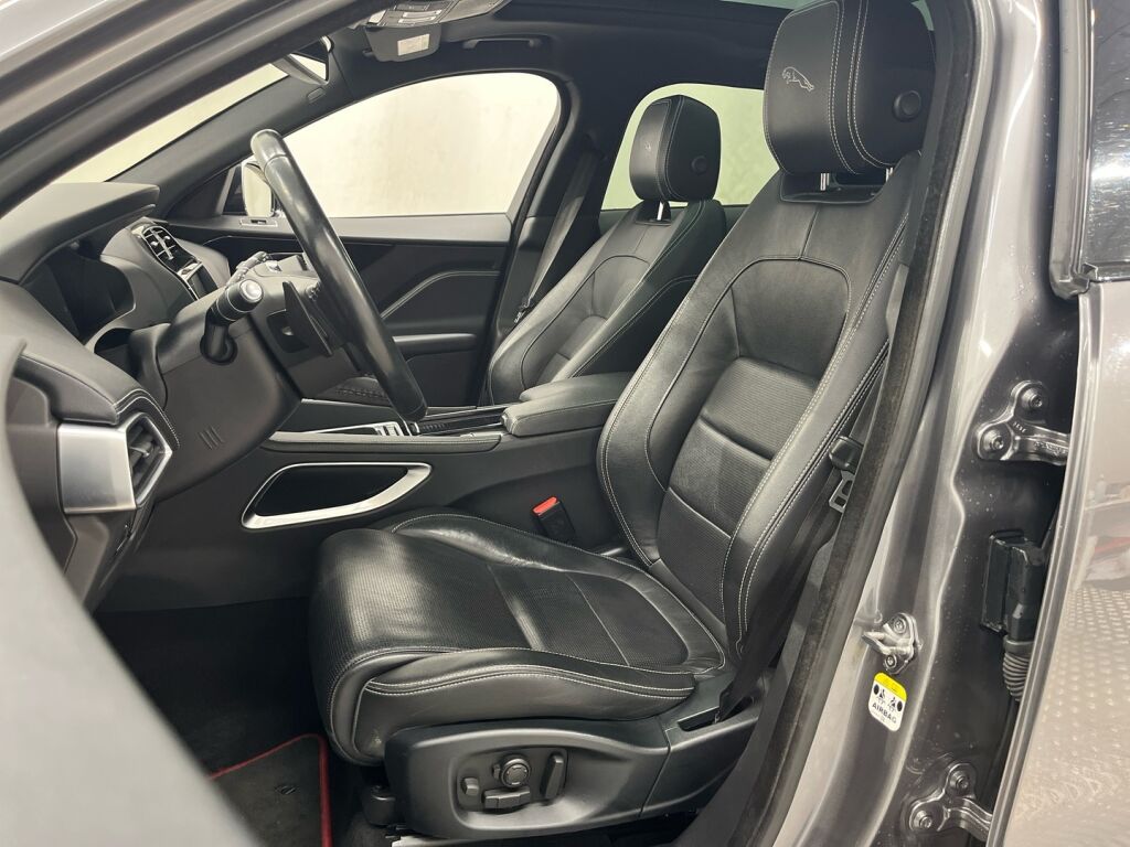 Jaguar F-PACE 2016 Harmaa
