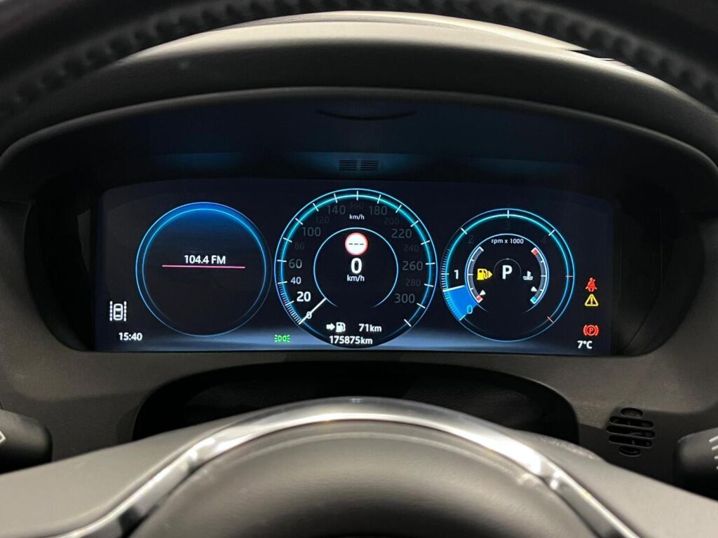 Jaguar F-PACE 2016 Harmaa