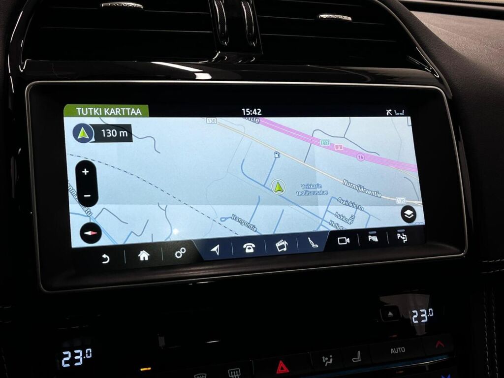 Jaguar F-PACE 2016 Harmaa