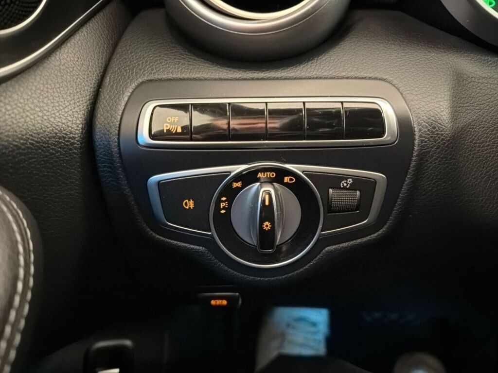 Mercedes-Benz C 2016 Musta