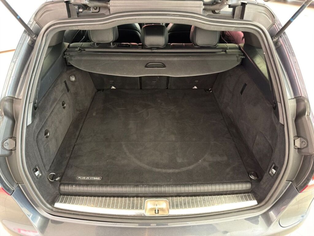 Mercedes-Benz C 2016 Musta