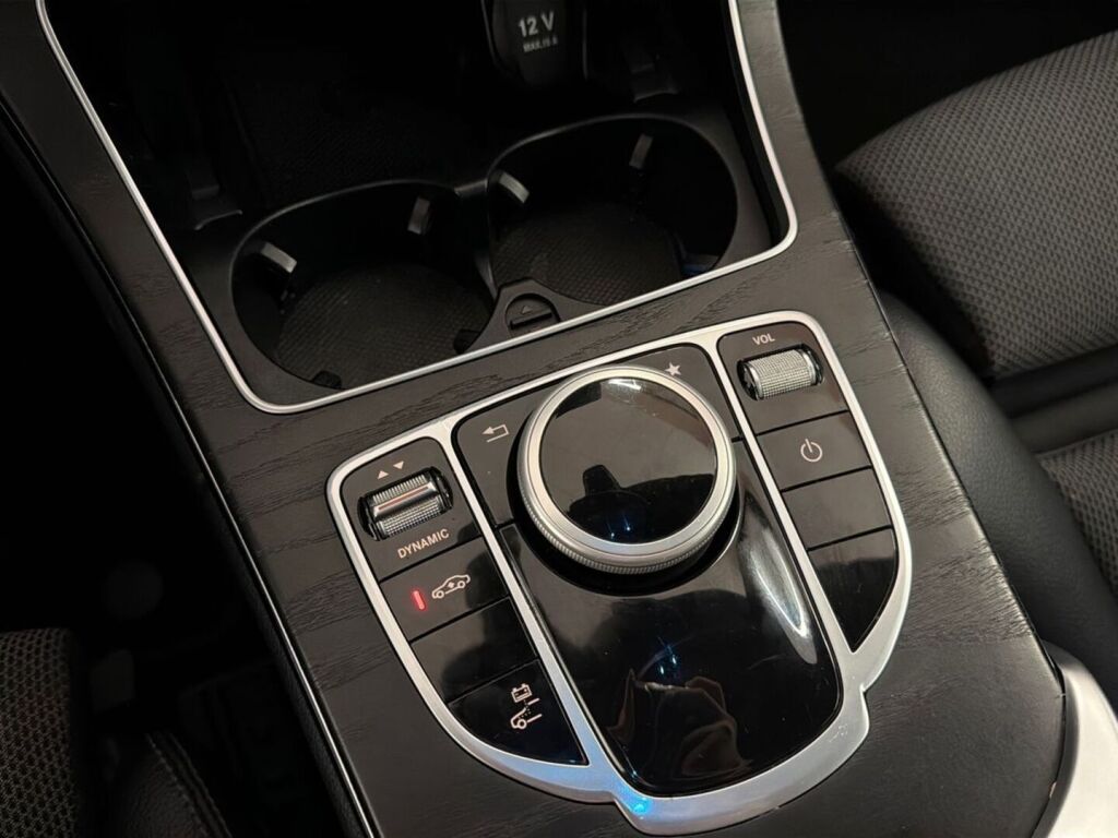 Mercedes-Benz C 2016 Musta