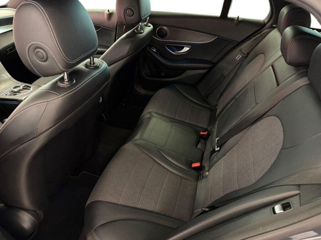 Mercedes-Benz C 2016 Musta