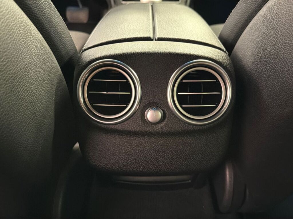 Mercedes-Benz C 2016 Musta