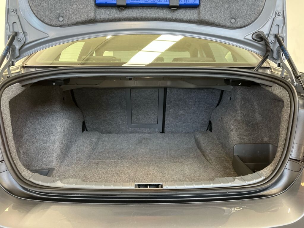 BMW 318 2008 