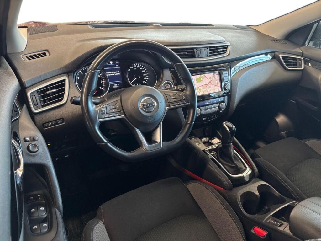 Nissan Qashqai 2021 Punainen