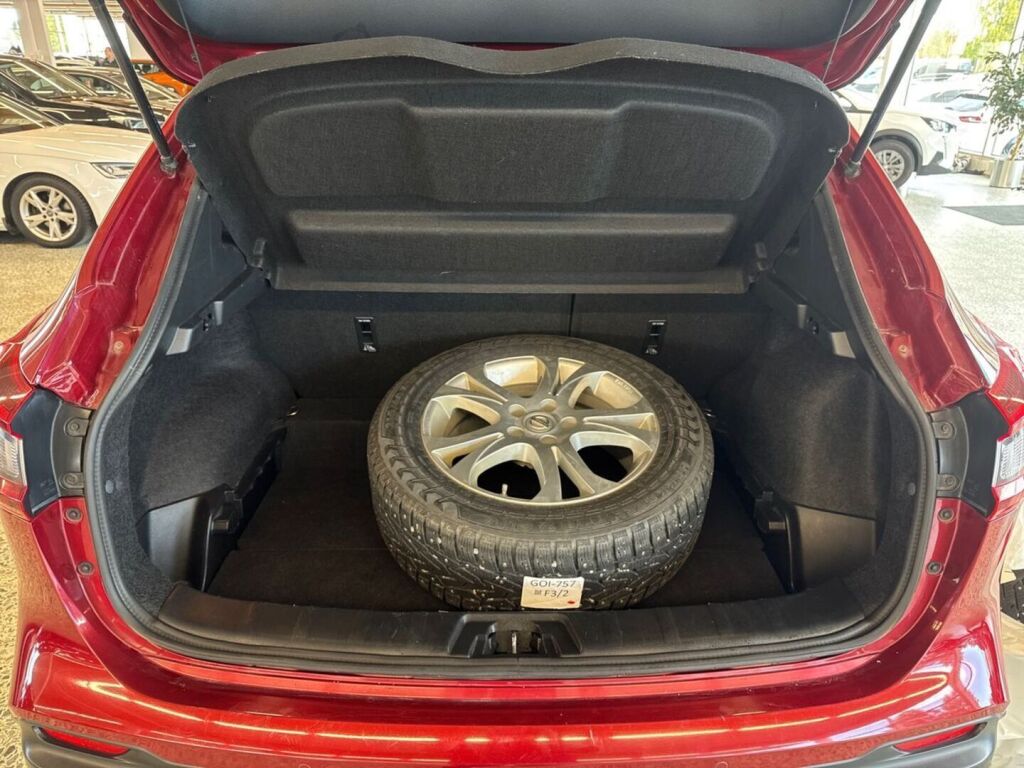 Nissan Qashqai 2021 Punainen
