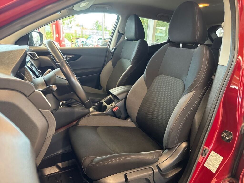 Nissan Qashqai 2021 Punainen