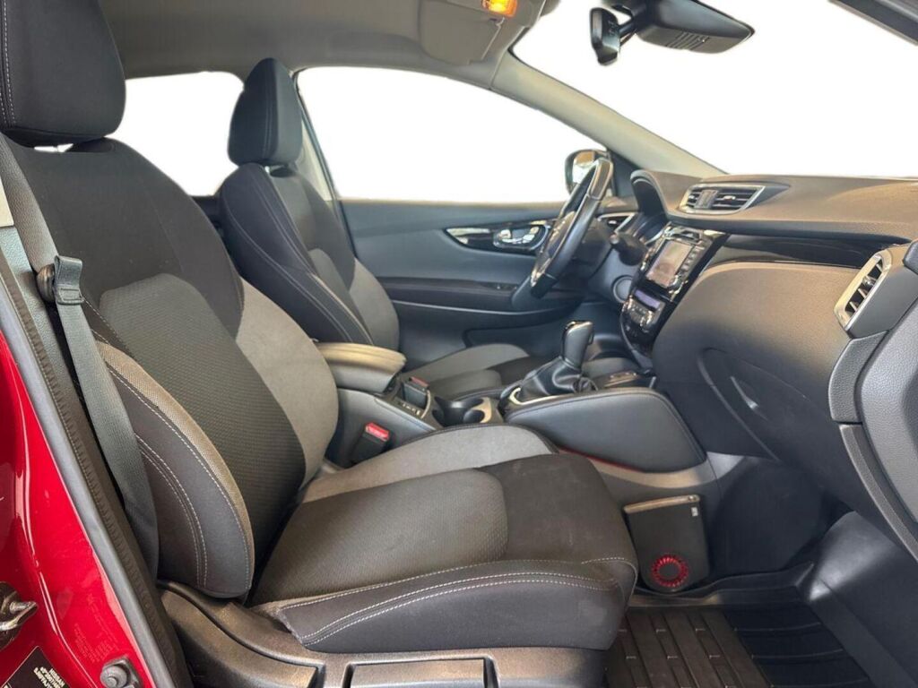 Nissan Qashqai 2021 Punainen
