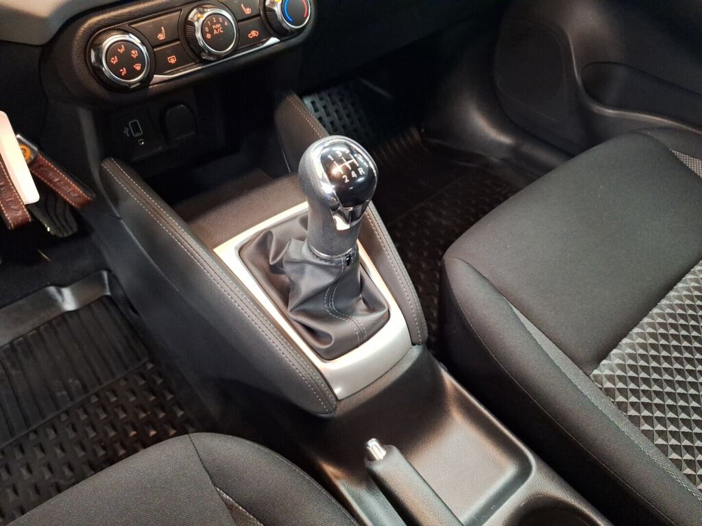 Nissan Micra 2020 Punainen