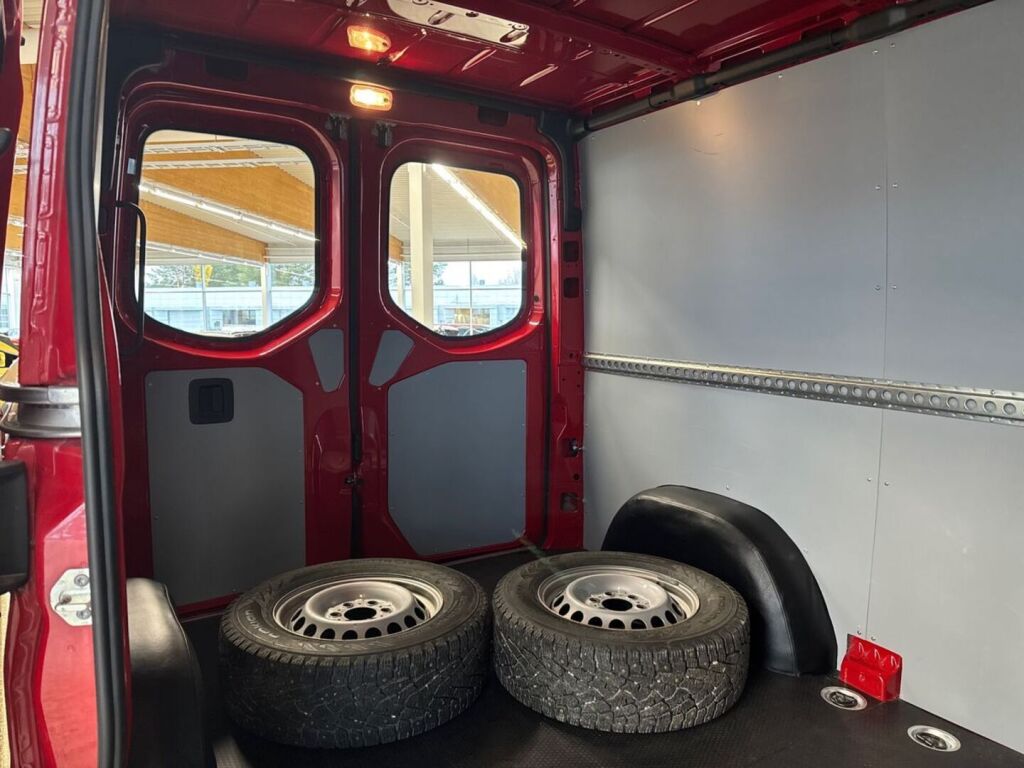 Mercedes-Benz Sprinter 2020 Punainen