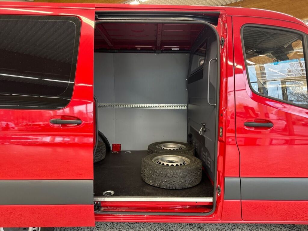 Mercedes-Benz Sprinter 2020 Punainen