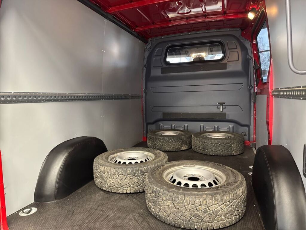 Mercedes-Benz Sprinter 2020 Punainen