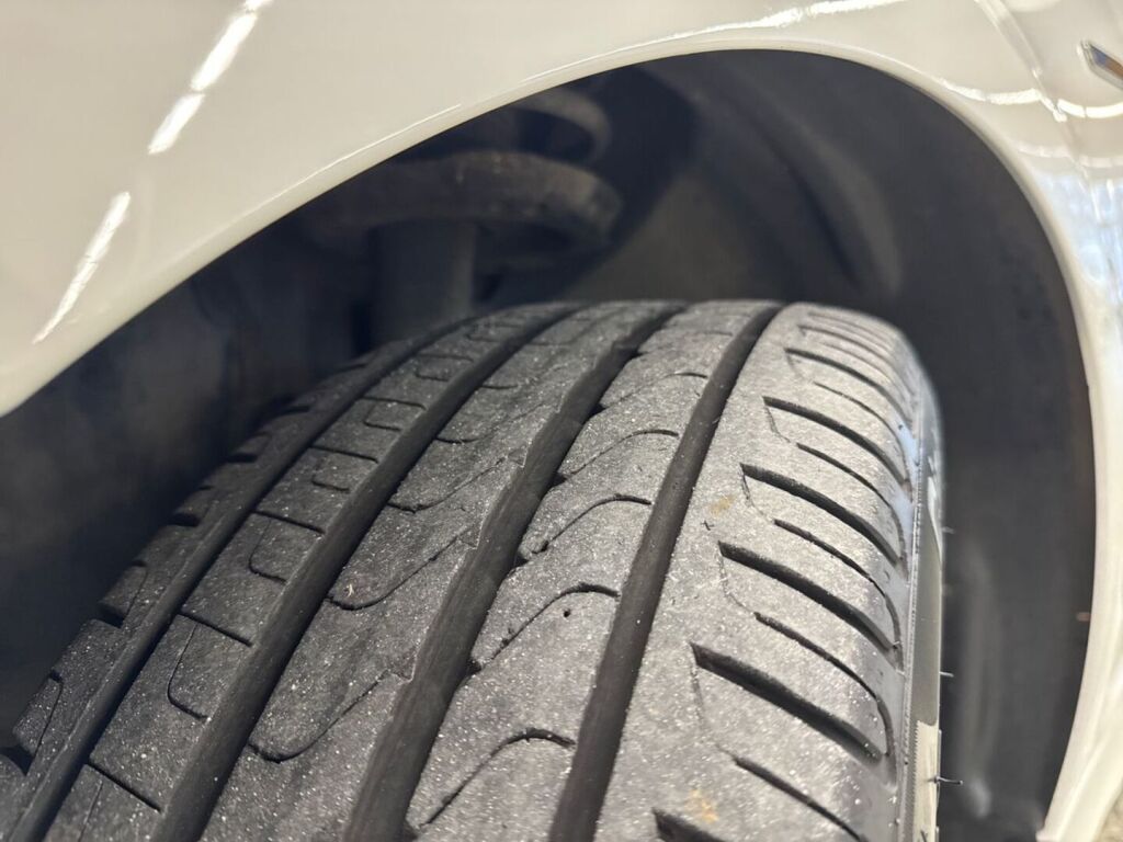 Mercedes-Benz A 2020 Valkoinen