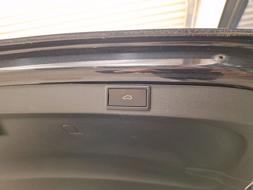 Skoda Octavia 2021 Musta