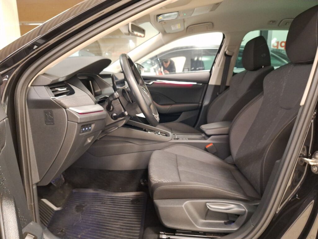 Skoda Octavia 2021 Musta