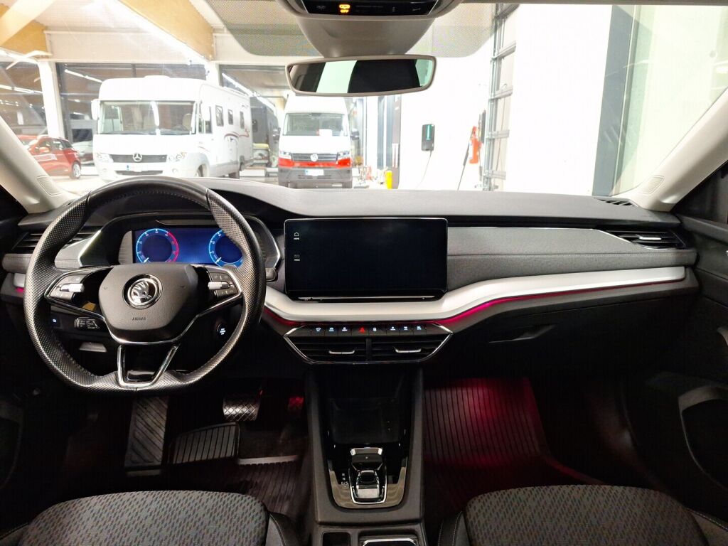 Skoda Octavia 2021 Musta