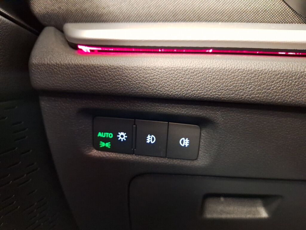 Skoda Octavia 2021 Musta