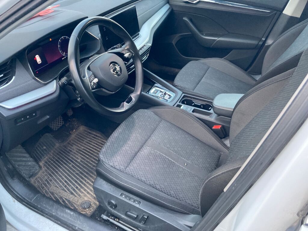 Skoda Octavia 2021 Valkoinen