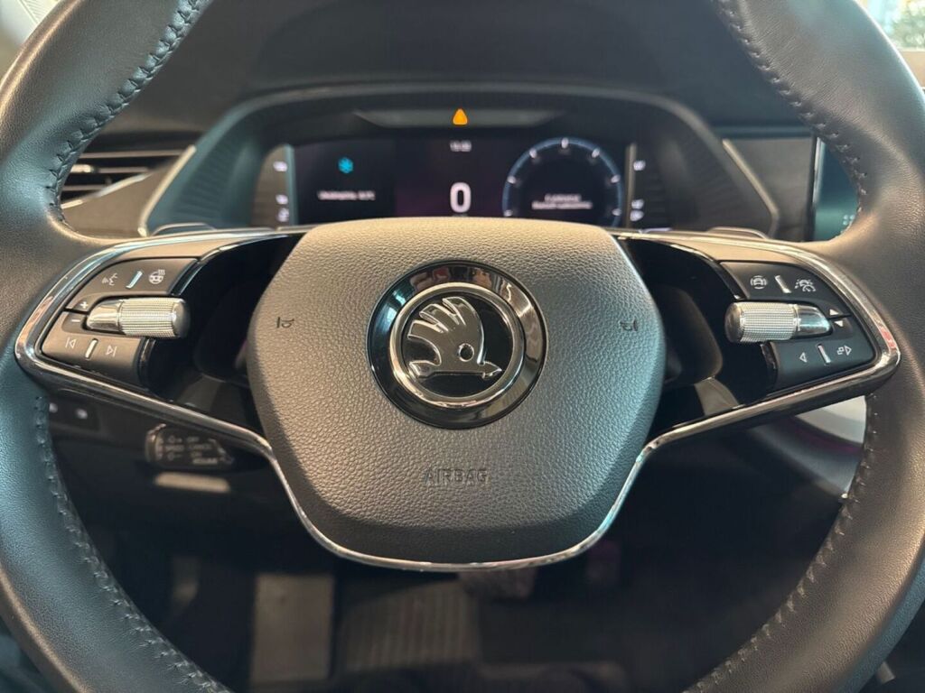 Skoda Octavia 2021 Valkoinen