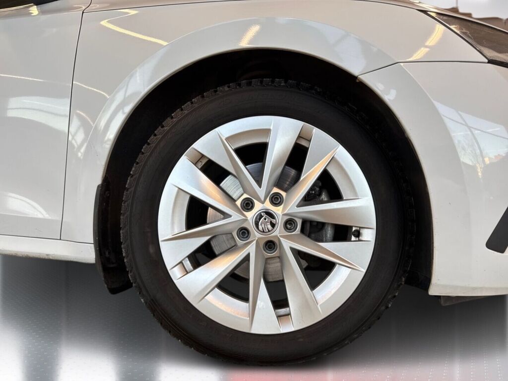 Skoda Octavia 2021 Valkoinen