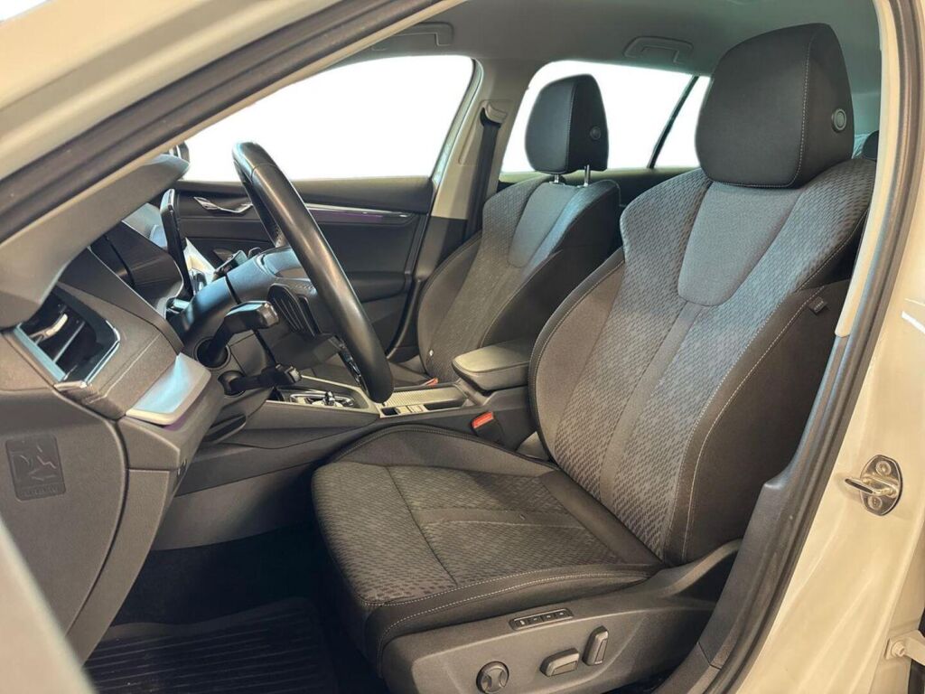 Skoda Octavia 2021 Valkoinen