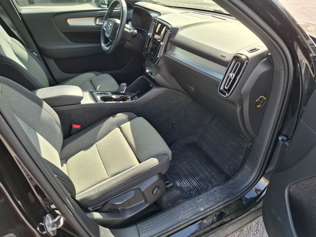 Volvo XC40 2021 Musta