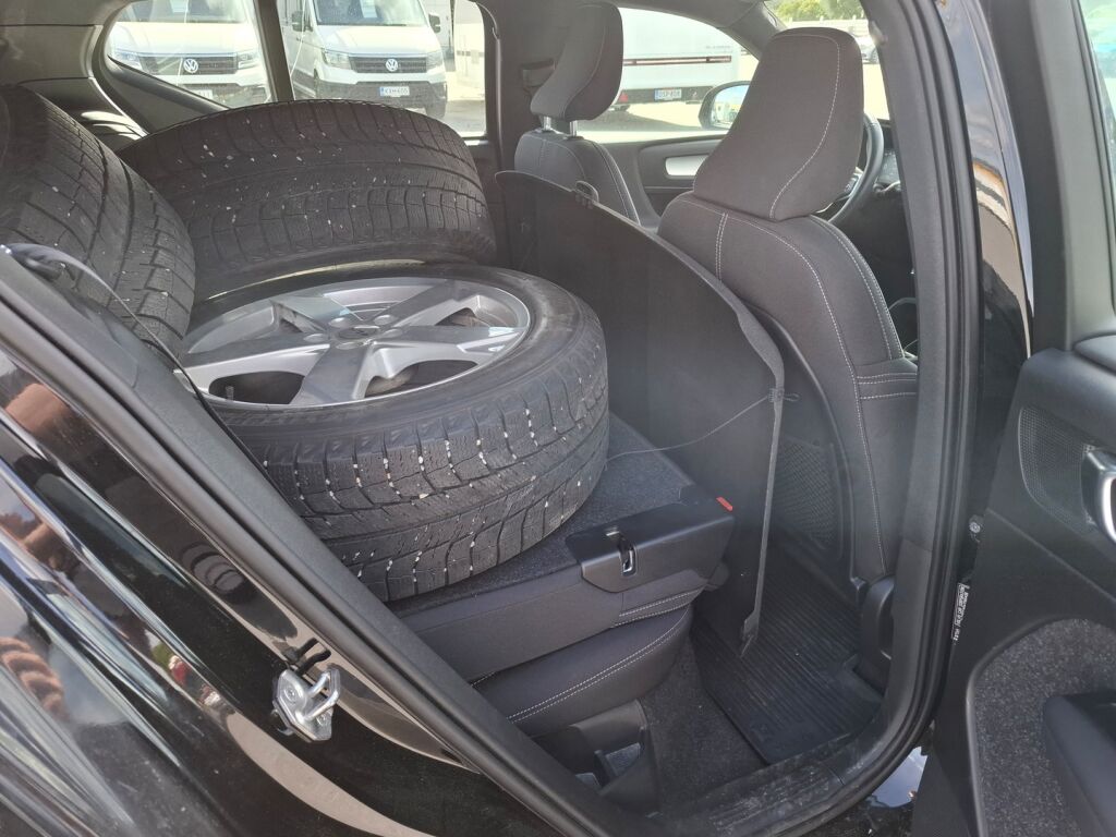 Volvo XC40 2021 Musta