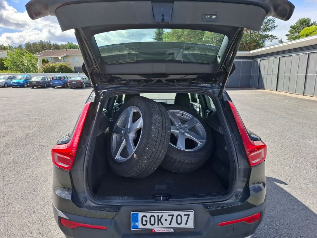 Volvo XC40 2021 Musta