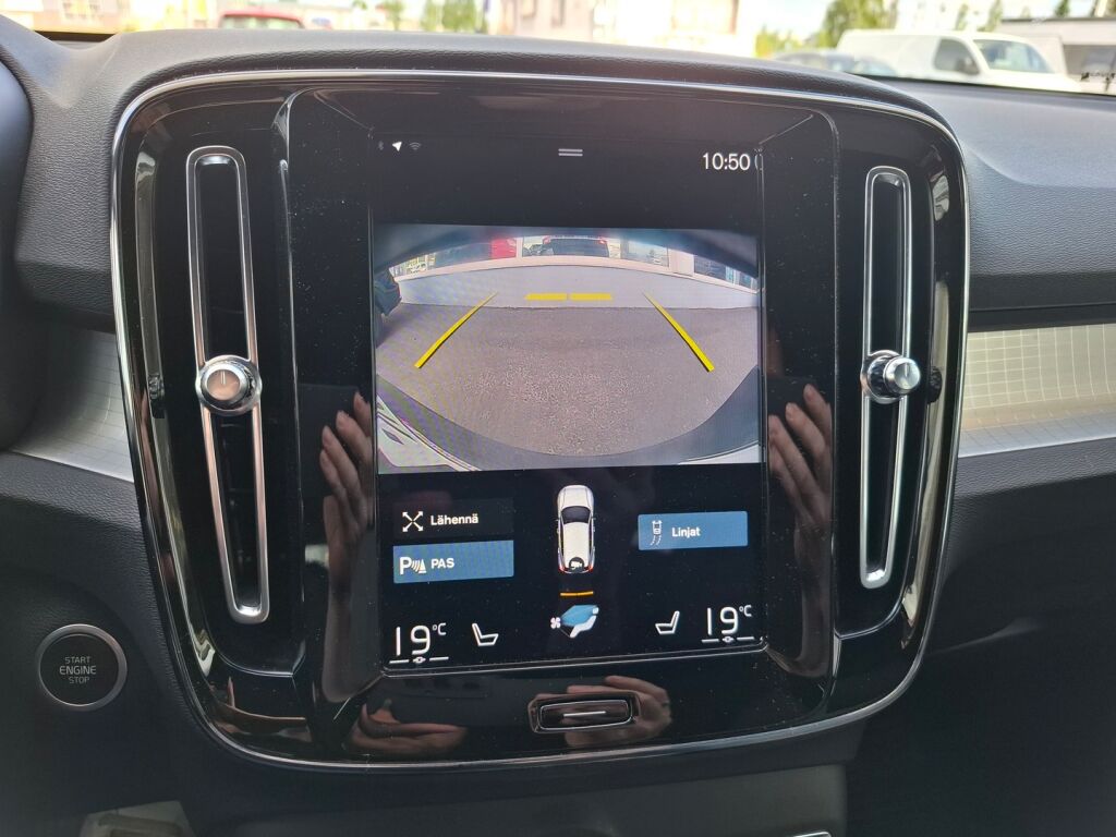 Volvo XC40 2021 Musta