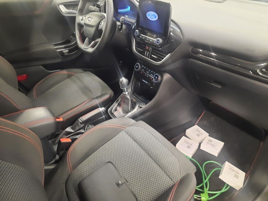 Ford Puma 2021 Musta