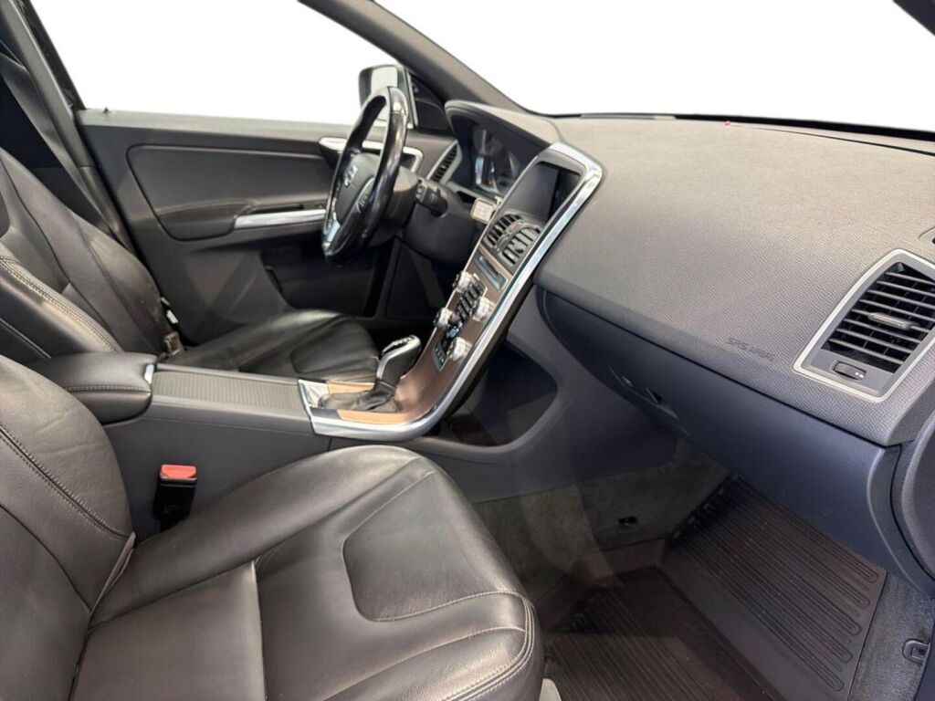Volvo XC60 2017 Musta