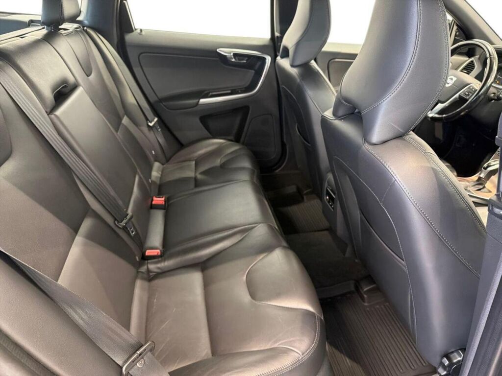 Volvo XC60 2017 Musta