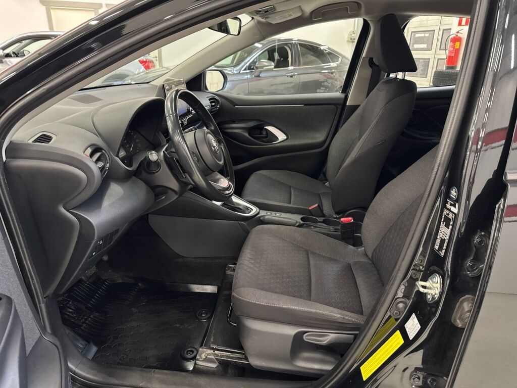 Toyota Yaris 2021 Musta
