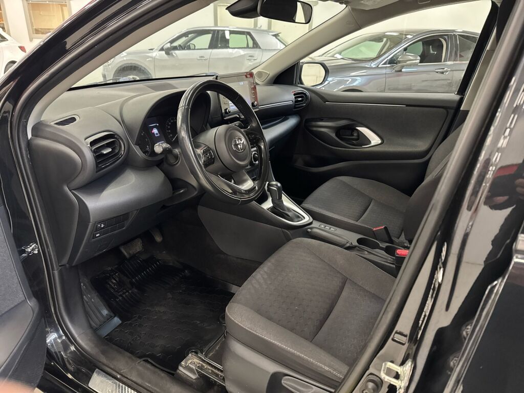 Toyota Yaris 2021 Musta