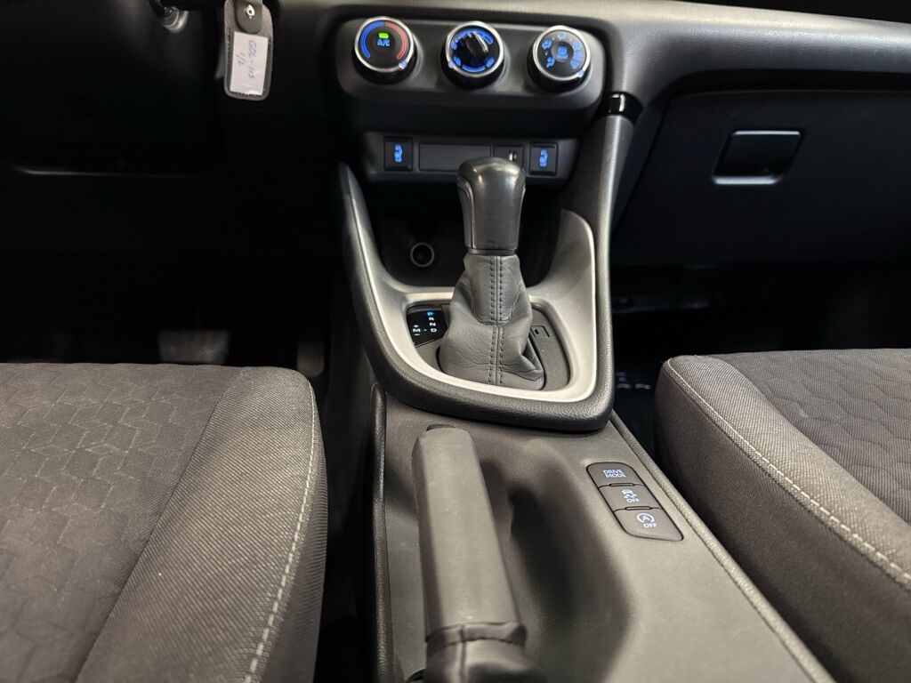 Toyota Yaris 2021 Musta