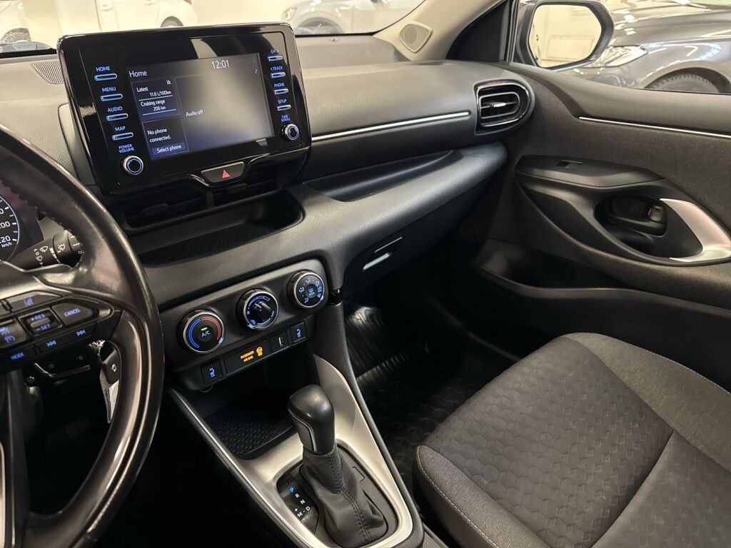 Toyota Yaris 2021 Musta