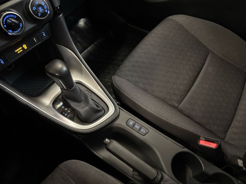 Toyota Yaris 2021 Musta