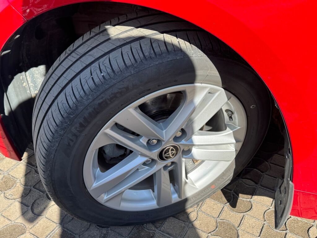 Toyota Corolla 2021 Punainen