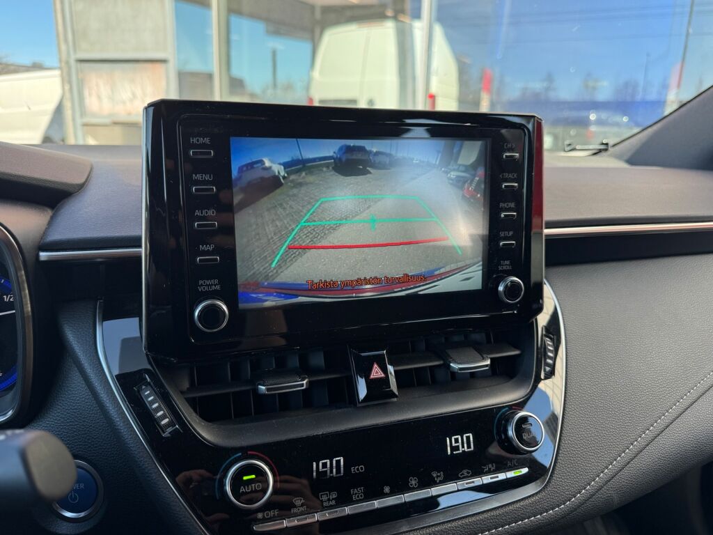 Toyota Corolla 2021 Punainen