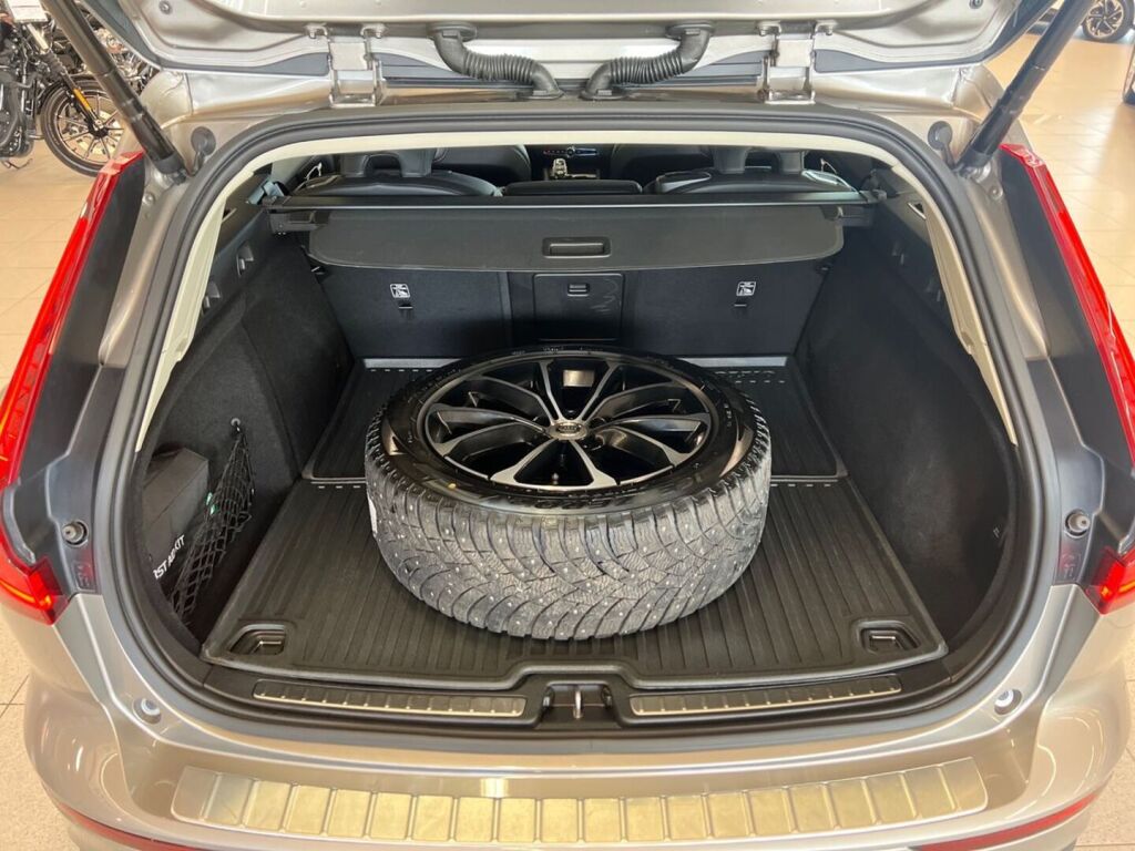 Volvo V60 2022 Harmaa