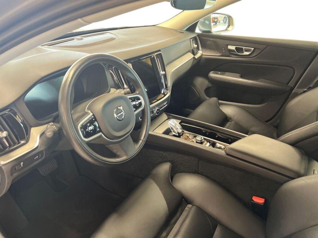 Volvo V60 2022 Harmaa
