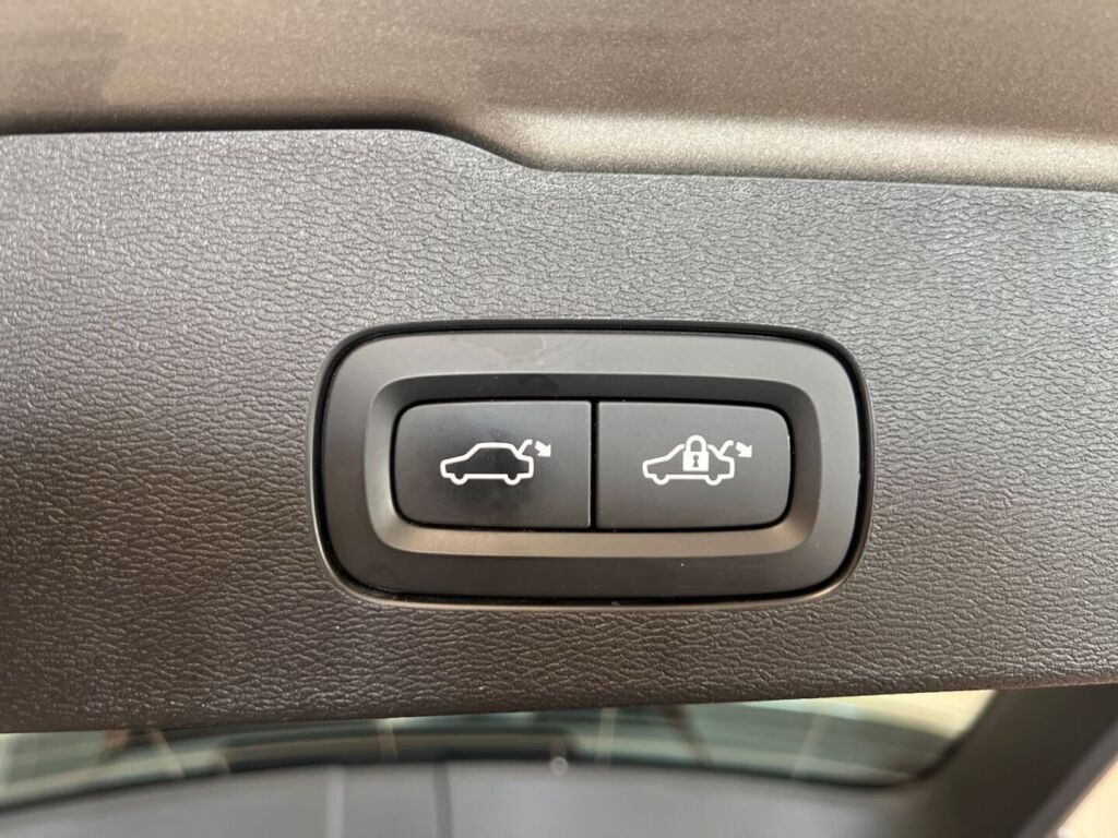 Volvo V60 2022 Harmaa